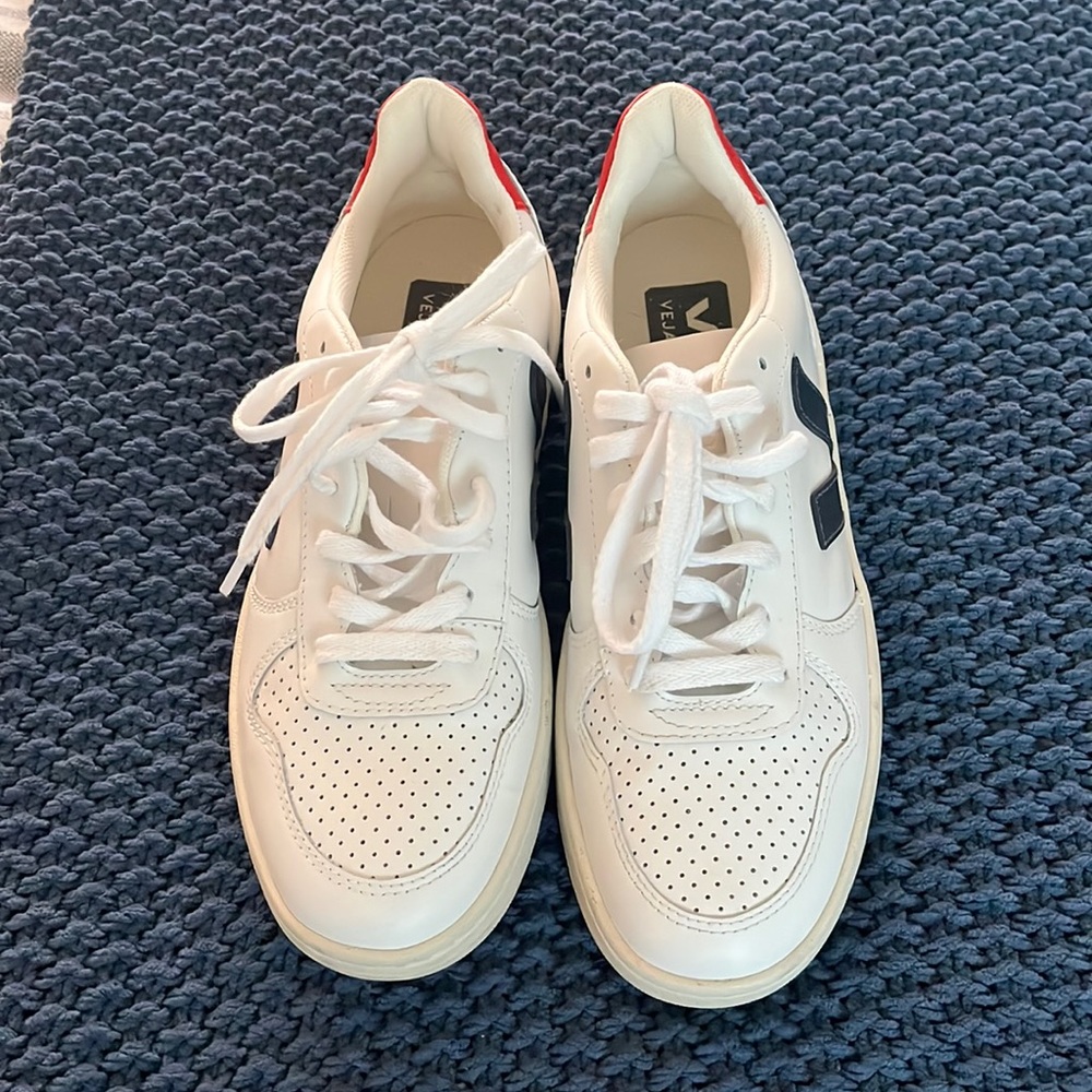 Veja V-10 Leather White Sneaker Size 8 (39)